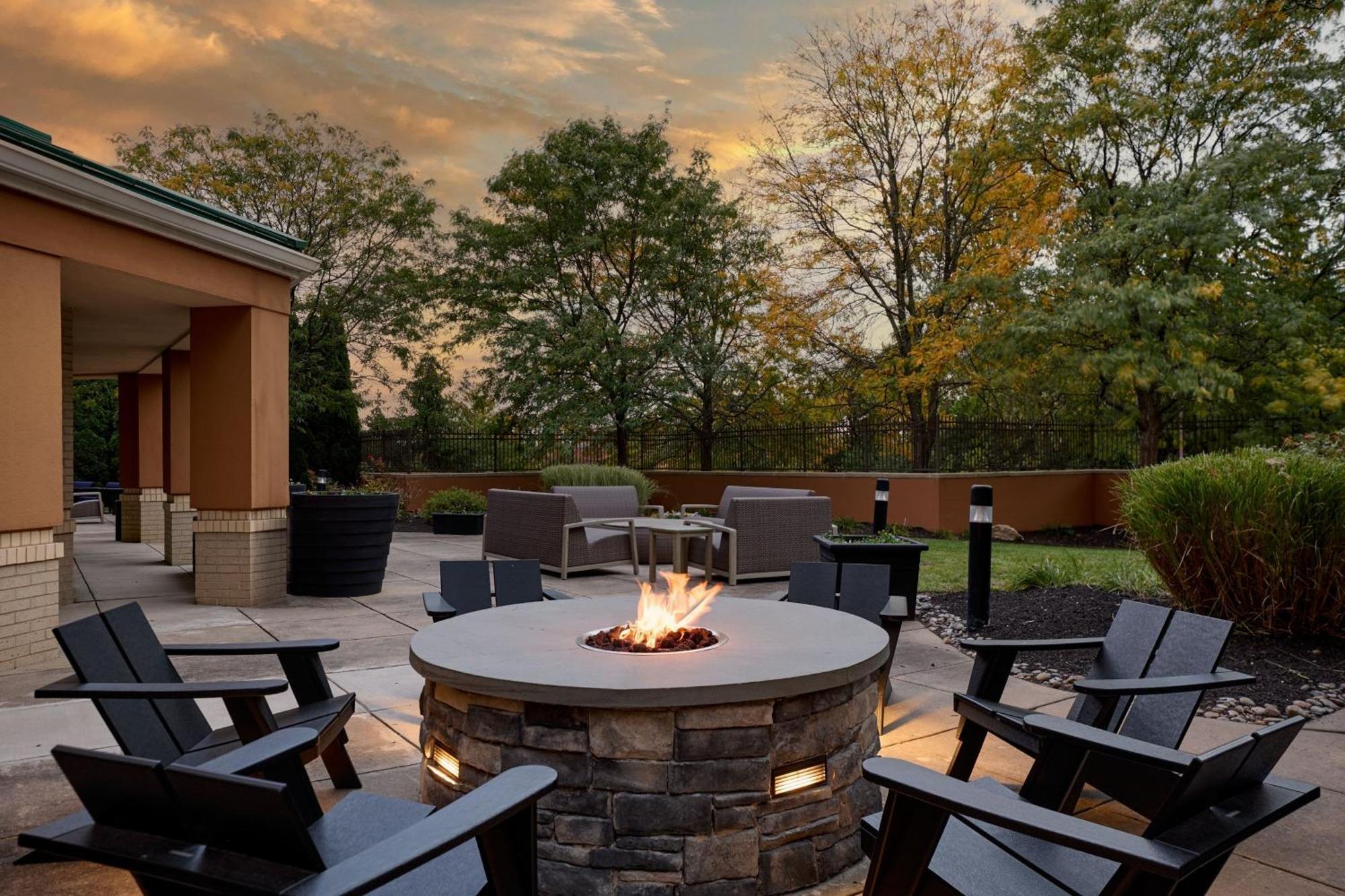 Courtyard Philadelphia Plymouth Meeting Hotel Exterior photo